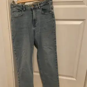 Ett par fina jeans som inte kommer till användning. I väldigt bra skick. 