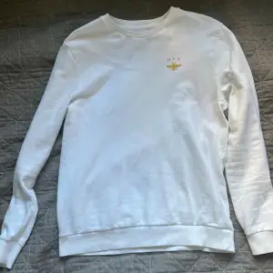 River Island Sweatshirt  Storlek: M Skick: Som Ny aldrig använd Pris: 200 kr
