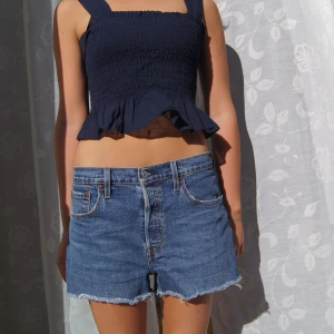 Levis 501 shorts  - Säljer de här lösa Levis 501 shorts bara använd en gång. Så sköna och lösa! 
