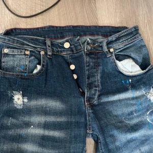 DSQARED jeans - QR kod finns 