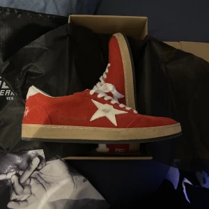 Golden goose intresse koll - Behöver ej sälja dem ser bara om folk cill köpa de  Box + dustbag ingår nyskick    Kvitto finns