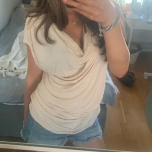 Topp!💖 - SÅ SÖT topp!!!💗💞💖 Perfekt till sommaren, inga defekter!! Skönt o stretchigt material, så funkar i många storlekar💓