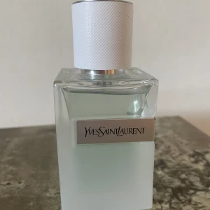 ysl fraiche parfym  - Säljer min ysl fraiche parfym då jag inte använder den längre. Parfym är fräsch och perfekt för sommaren ungefär 55 ml kvar 
