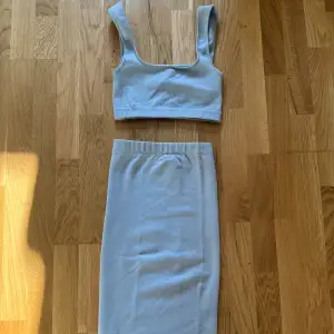 Zara set med kjol och top, baby blå färg i storlek xs/S använd 1 gång 