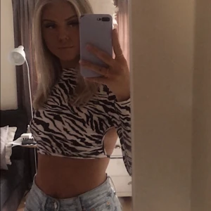 Zebra topp - Snygg lånarmad tröja med helt öppen rygg ❤️‍🔥❤️‍🔥❤️‍🔥