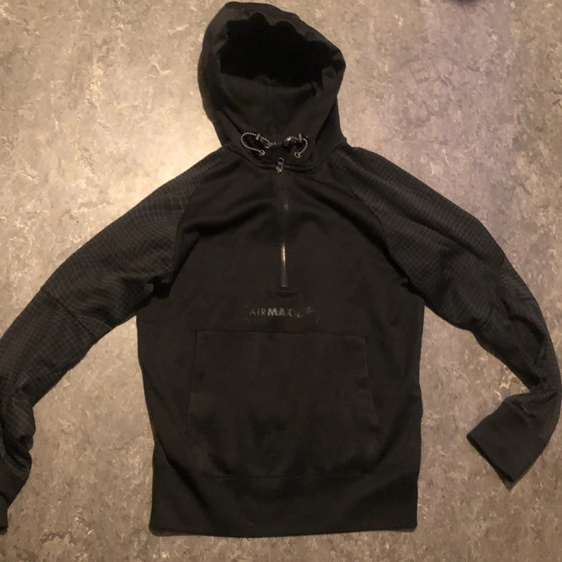 En Nike air Max hoodie med halv zip - 90