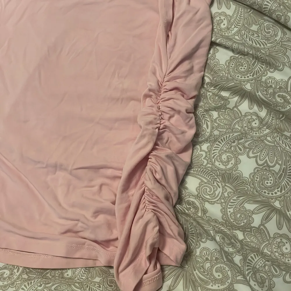 Tajt rosa tröja få lager 157 jätte fin har aldrig använt. Toppar.