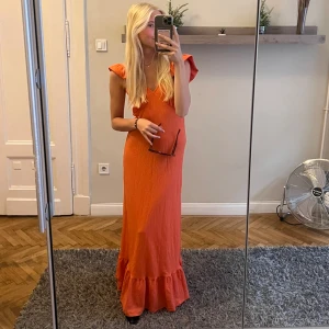 Långklänning  - Super fin långklänning ornage 