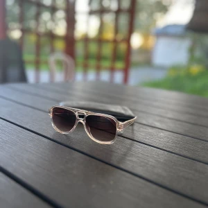 Corlin Eyewear - Riktigt snygga solbrillor från Corlin Eyewear, köpta för nypris 1299kr. Dessa blev nästan aldrig använda, endast enstaka gånger väldigt skonsamt. Kom med bud🤗