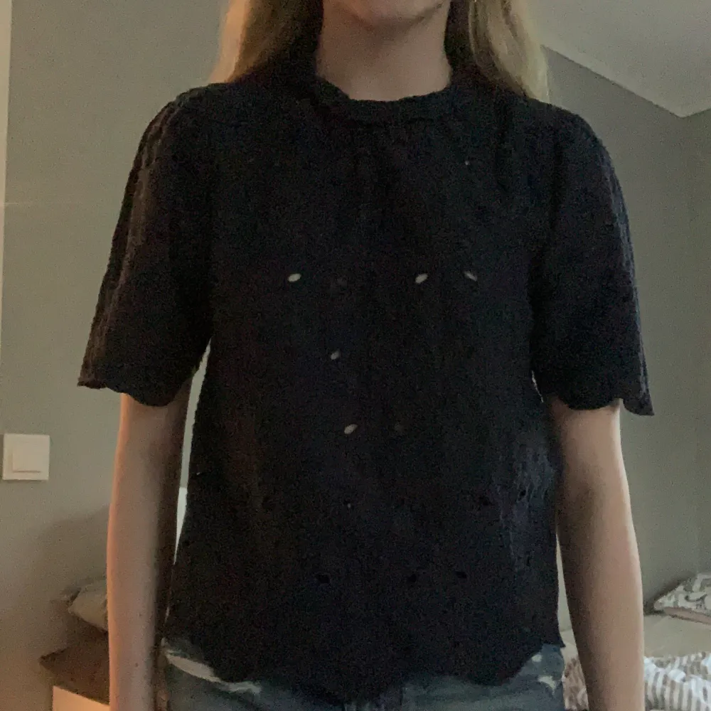 Säljer min super fina blus ifrån Lindex! Nästan helt oanvänd och är i superfint skick! Vill gärna få såld🥰 nypris 500kr. Puserot.