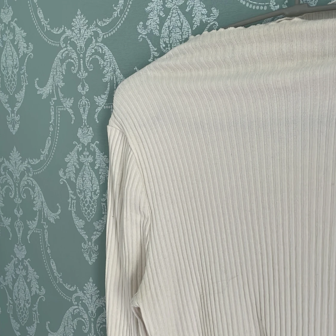 Ribbat vit tröja  - 90