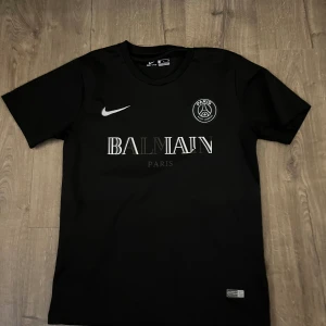 Nike balmain - Säljs i befintligt skick, Därav priset