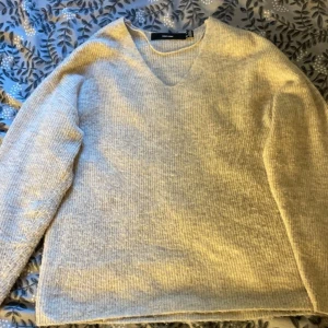 Stickad tröja  - Stickad tröja från vero Moda, bra skick 
