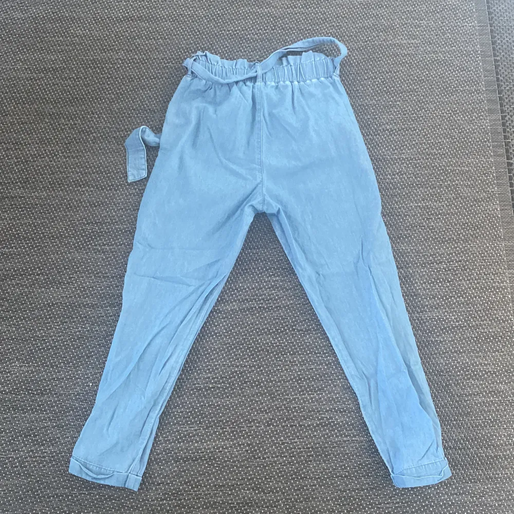 Tunn Jeans av LCWjeans, storlek W26/36L. Passar bra till sommarutflykter. . Jeans & Byxor.