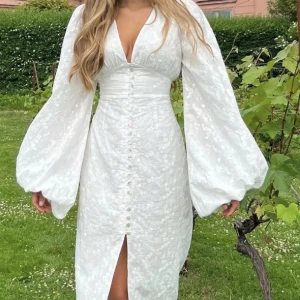 Klänning adoore  - Säljer denna såå finaklänningen från adoore❤️ ej använd