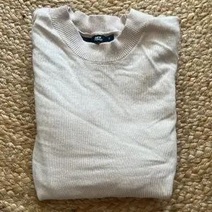  Stickade t-shirt från lager 157 har används ca en gång och tvättats en gång ser lite skrynklig ut men går det att stryka 🤎🤎