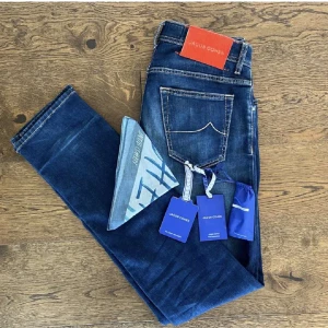 Jacob Cohen jeans - Säljer dessa feta Jacob Cohen jeans i modellen slimfit nick | Storlek: 32 | Skick: 10/10 | Nypris: 5399kr | Vårt pris: 1999kr| Hör av dig vid minsta funderingar! Mvh