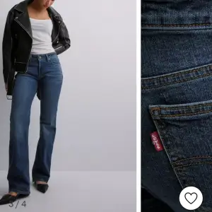 Superfina och sköna jeans från Levis. Lowwaist och raka i modellen, storlek 26. Sitter tajt över rumpan och blir sen raka och lösare. Nyskick, knappt använda