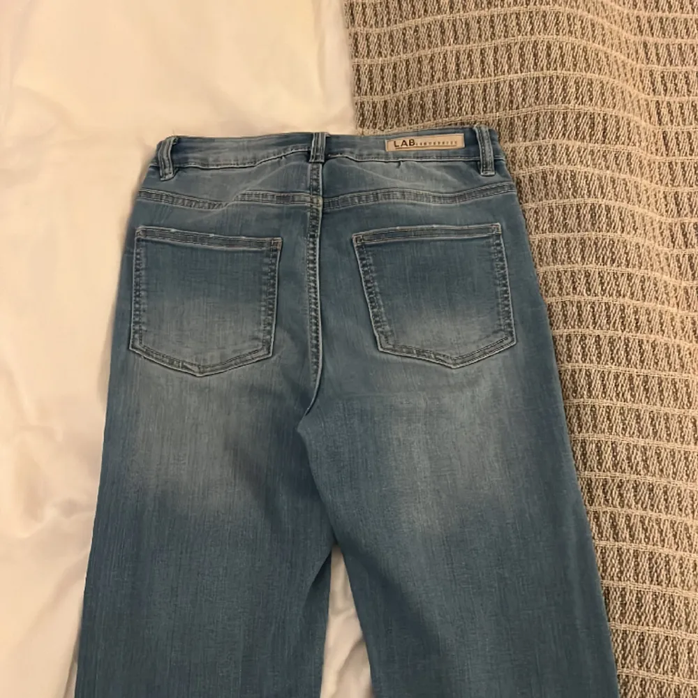 Snygga och sköna bootcut jeans från Lindex ❤️. Jeans & Byxor.