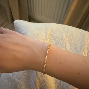 Armband - Säljer mitt ani tennis armband