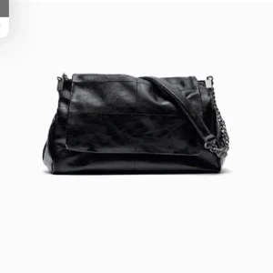 Zara väska - En väska köpt på zara i somras! Den är i bra skick💕💕