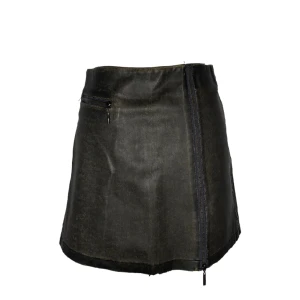 Fejk skinn kjol - Finns att köpa på jealoussecondhand.com