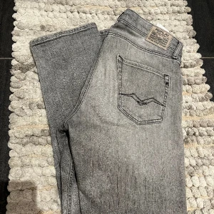 Replay Jeans Grå - Snygga gråa Jeans från Replay, fint skick, storlek W31 L32