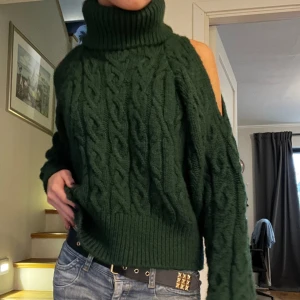 Stickad tröja - Super cool stickad tröja från zara. I mycket bra skick. Kommer desvärre inte till användning. Storlek s.