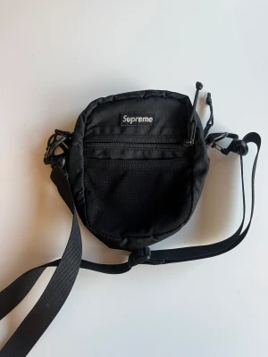 Supreme shoulder bag - Supreme shoulder bag från 2017