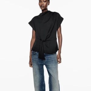 Topp zara  - Hej! Söker denna tröja i vit från zara! Storlek spelar ingen roll hör gärna av dig om du har en💋💋💕💕