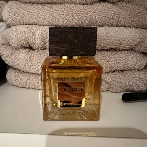 Parfym - Parfym från rituals, endast testad. Det är en unisex doft, alltså passar den både män & kvinnor. Nypris 619kr, mitt pris 400kr. 