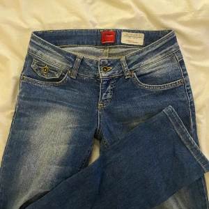 Low waist jeans  - Säljer mina low waist jeans från vero Moda då dem inte kommer till användning längre. 