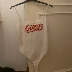 Bodysuit från guess aldrig använd 