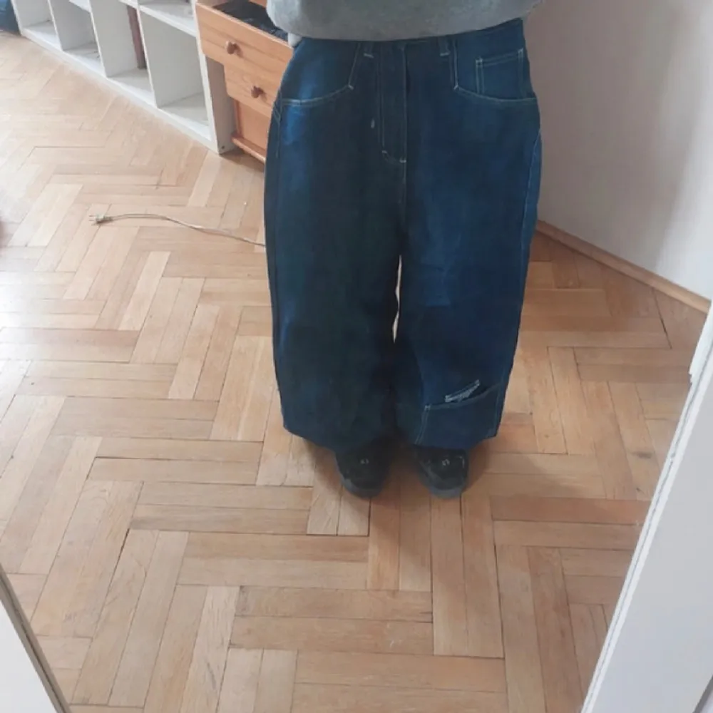 Baggy jeans från Atonic london som inte säljs längre, bra skick i storlek medium😁 . Jeans & Byxor.