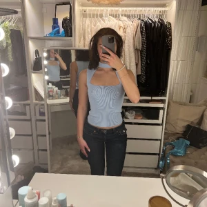 Söt ljusblå topp från Zara - Kommer ej till användning och lite liten för mig! Inga defekter, knappt använd, max 2ggr🤩