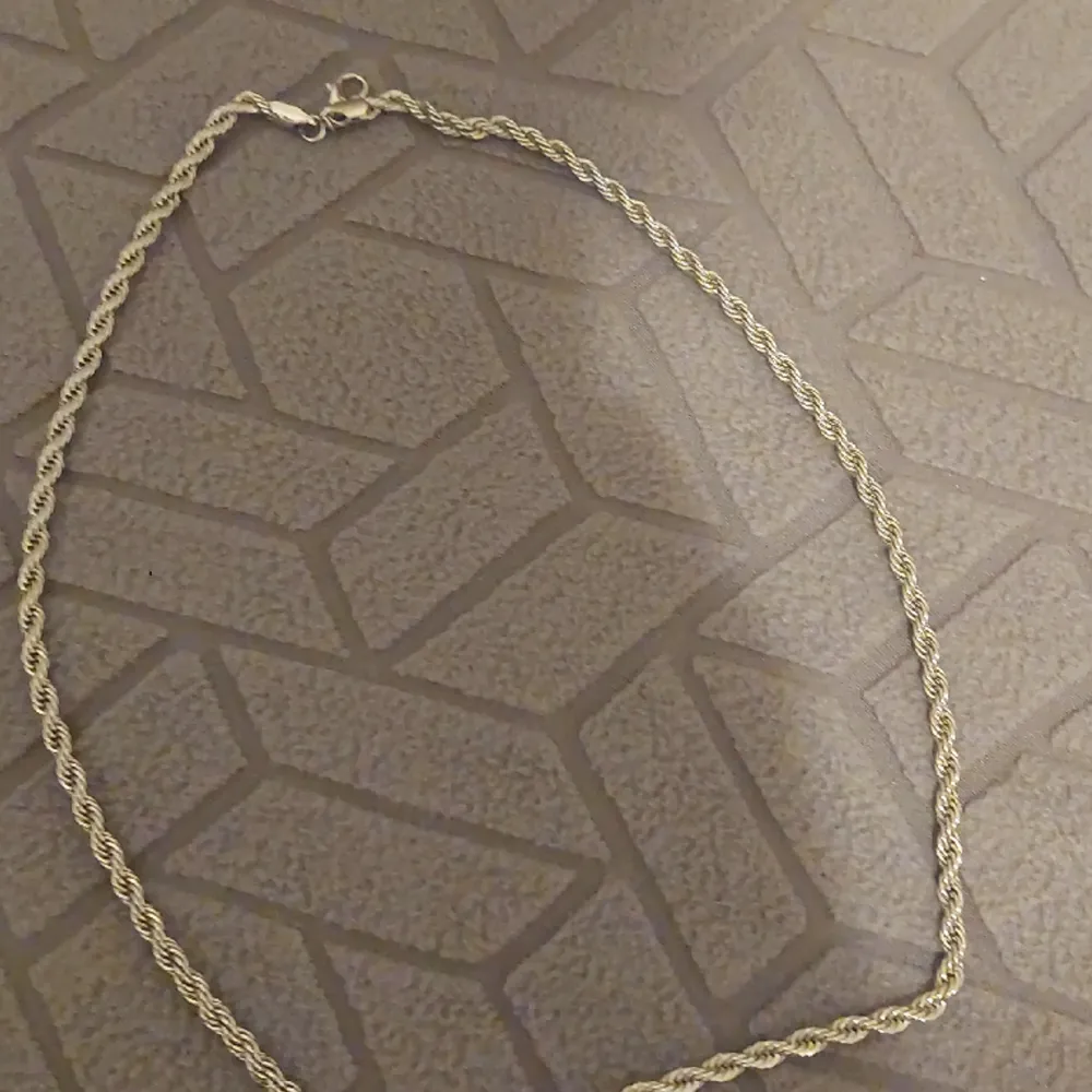 55cm halsband Kan mötas i skåne eller frakta. Accessoarer.