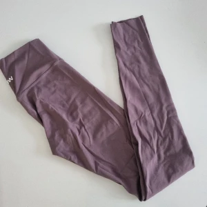 Icaniwill Tights  - Använda en gång så nyskick!  Nimble tights i syrenlila