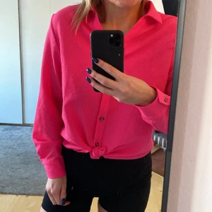 Rosa skjorta  - Aldrig använd, djur-rökfritt hem :)