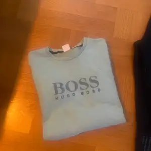 Hugo Boss tröja turkos Storlek 16år 