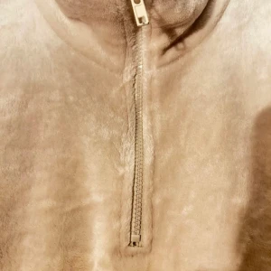 Fluffig tröja  - Utmärkta skick. Super mysig. Dragkedja fram så är lätt att få på och av