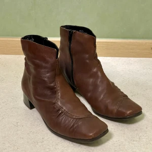 Brown Boots - Super snygga vintage bruna vadderade boots med klack!✨Köpt från secondhand🌱