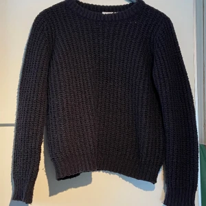 Saint tropez stickad - En ljusar svart stickad tröja från saint tropez