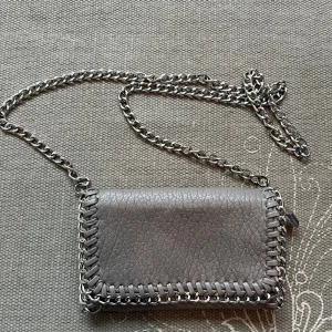 Liten tiamo väska - Tiamo väska som är sparsamt använd, säljs för att den ej används❤️ Nypris: 450kr