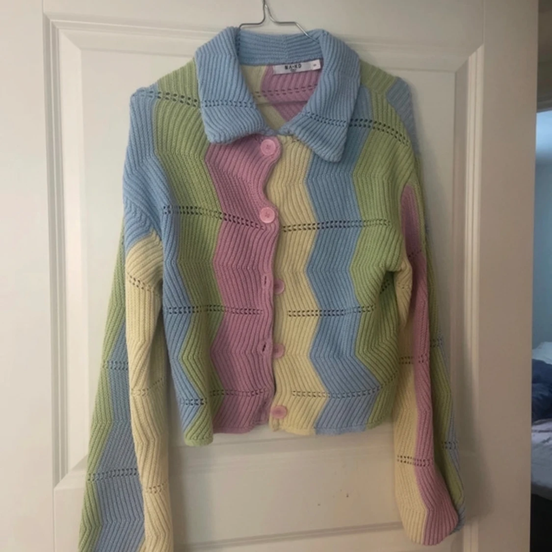 NA-KD färgglad kofta  - 90