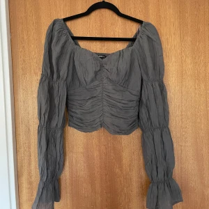 Volangblus - Från Gina Tricot, använd en gång 🥰.