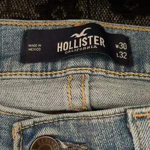 Jeans från hollister väldigt bra skick priset kan diskuteras vid snabb affär 