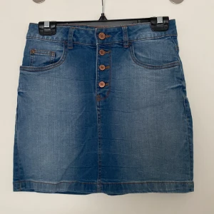 Kjol - Jeanskjol från Esmara i storlek 36
