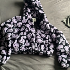 HM hoodie - En HM x smiley hoodie i S. 