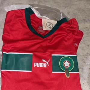 Marockansk 2022 vm jersey  - Marockansk 2022 vm jersey   Och allt vi säljer är ej begagnad!  Kontakta oss om mer info på Hypemigos insta&snapchat