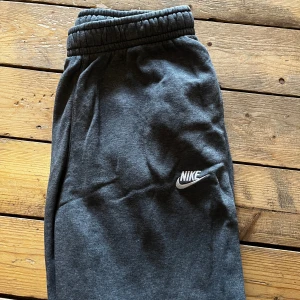 Nike mjukisbyxor - Kommer ej till användning